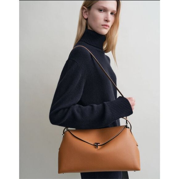 TOTEME T-Lock Grained-Leather Top Handle Tan - Picture 2 of 16